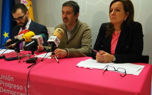 Sergio Carpio, abogado de UPyD, Mario Díez y Rosario Pérez Pardo.